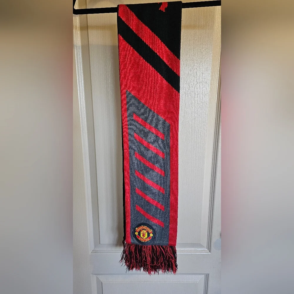 Nike Original Manchester United Soccer Reversible Scarf Adult Unisex Black & Red